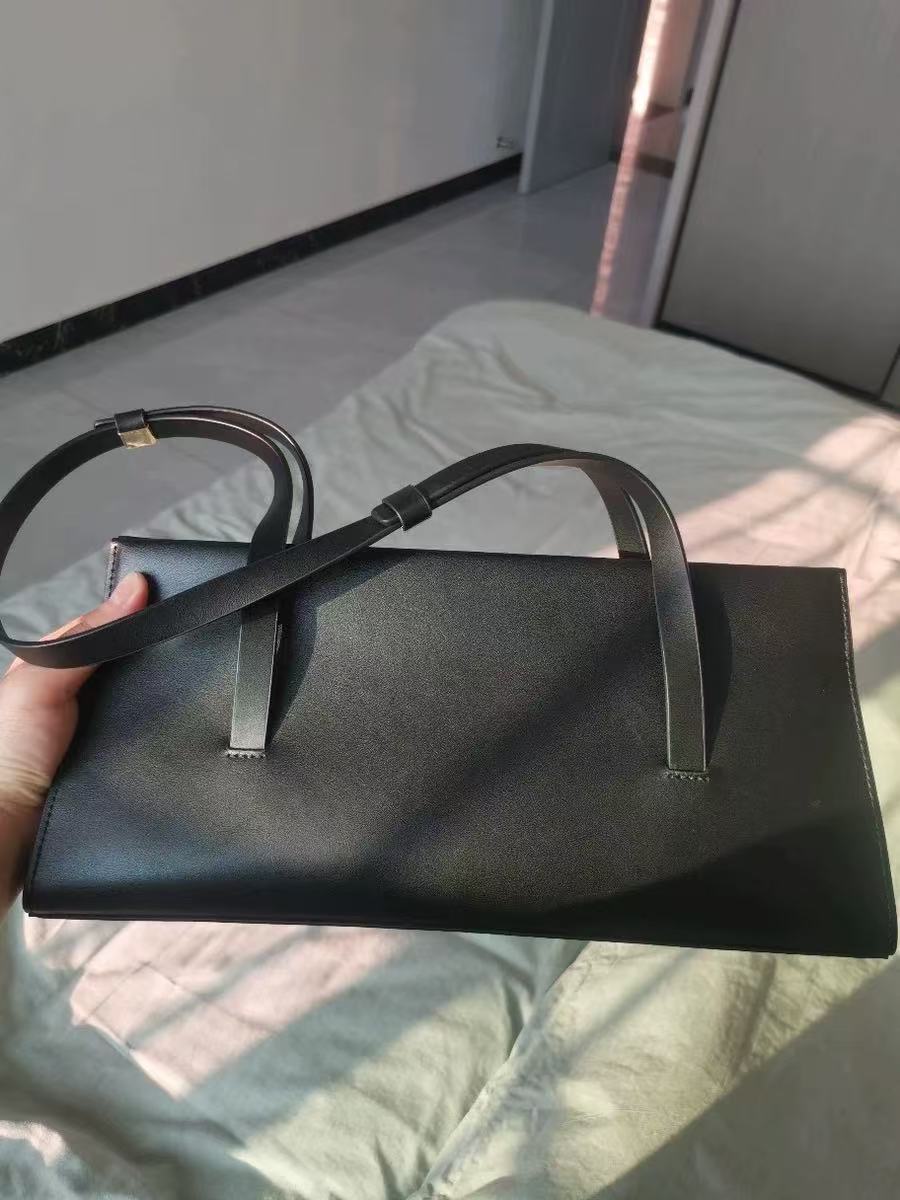Minimalistische Damen Echtleder Baguette Umhängetaschen mit Magnetverschluss photo review