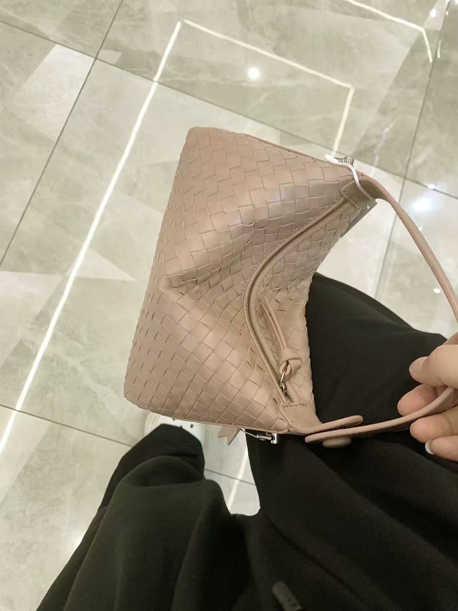 Women's Woven Genuine Leather Vintage Zipper Handbags photo review