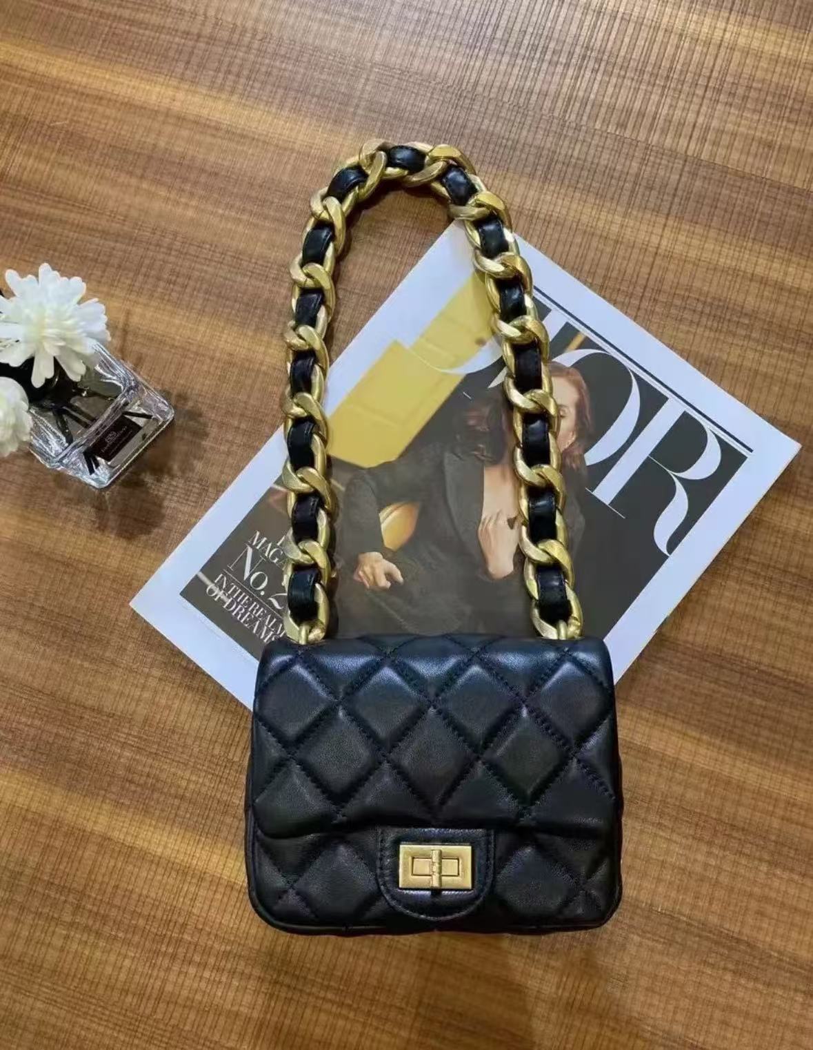 Women's Black Quilted Leather Chunky Chain Shoulder Bag photo review