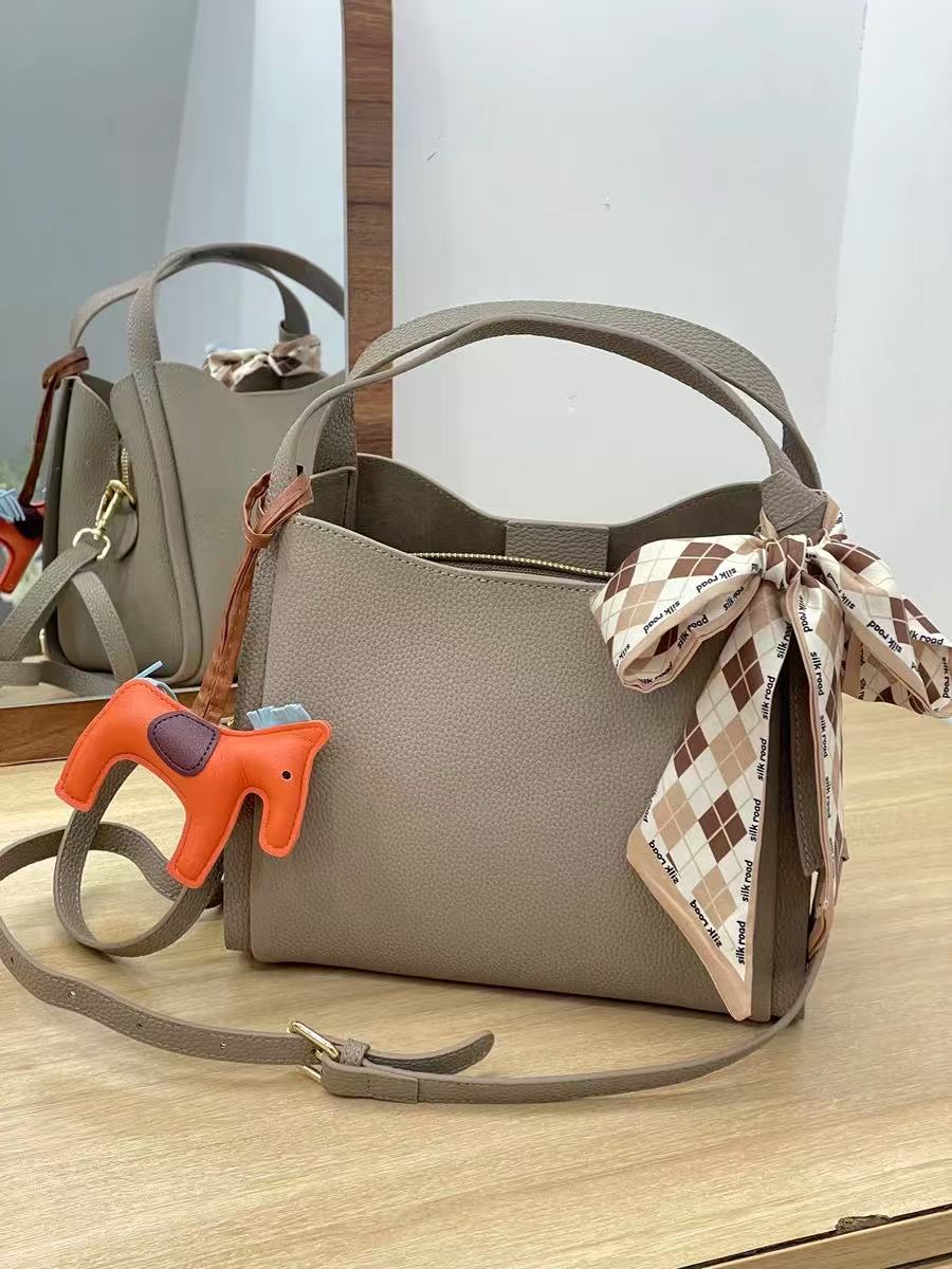 Minimalistische Schulter-Eimertasche für Frauen aus echtem Leder photo review