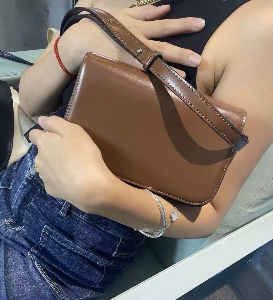 Women's Genuine Leather Minimalist Flap Crossbody Box Bag photo review