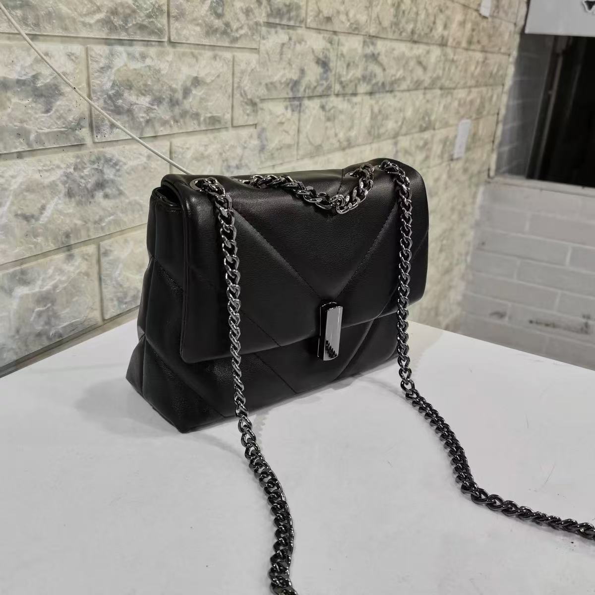 Gesteppte Damen Leder Umhängetasche mit Kettenriemen photo review