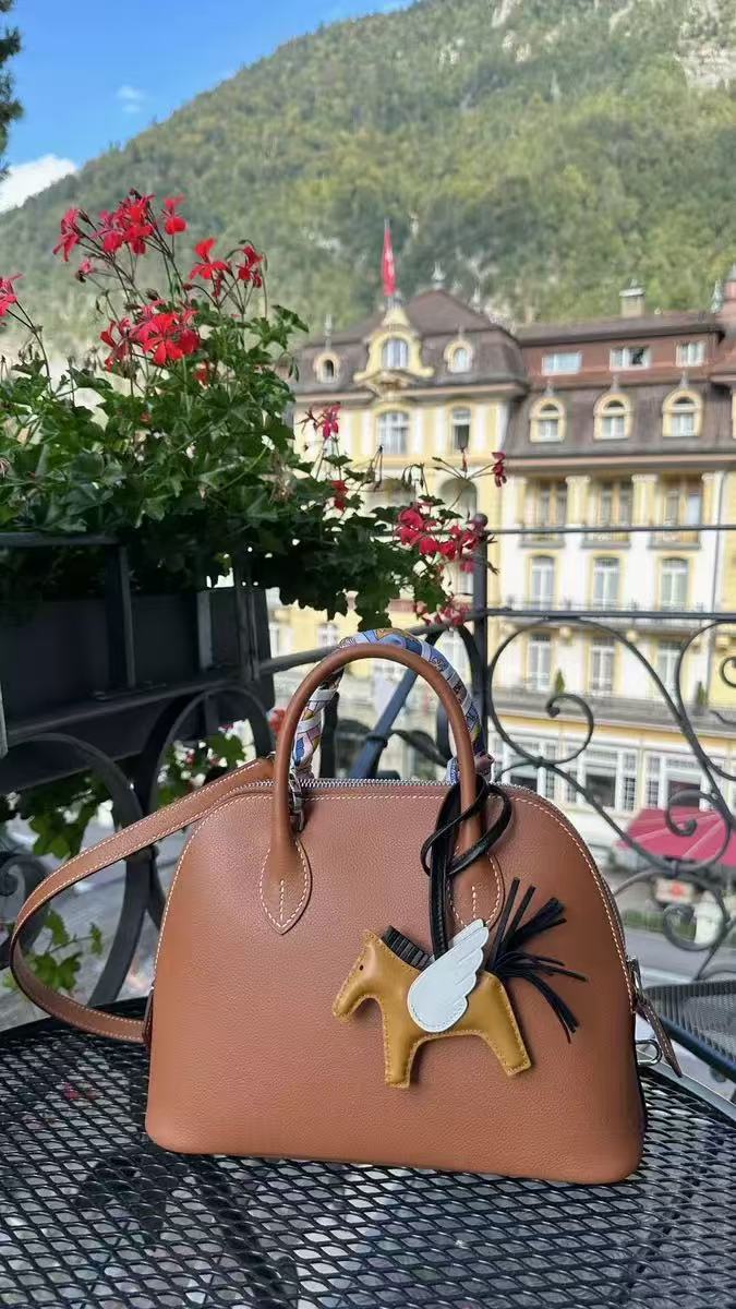 Minimalistische Handtasche aus echtem Leder in Muschelform für Damen photo review