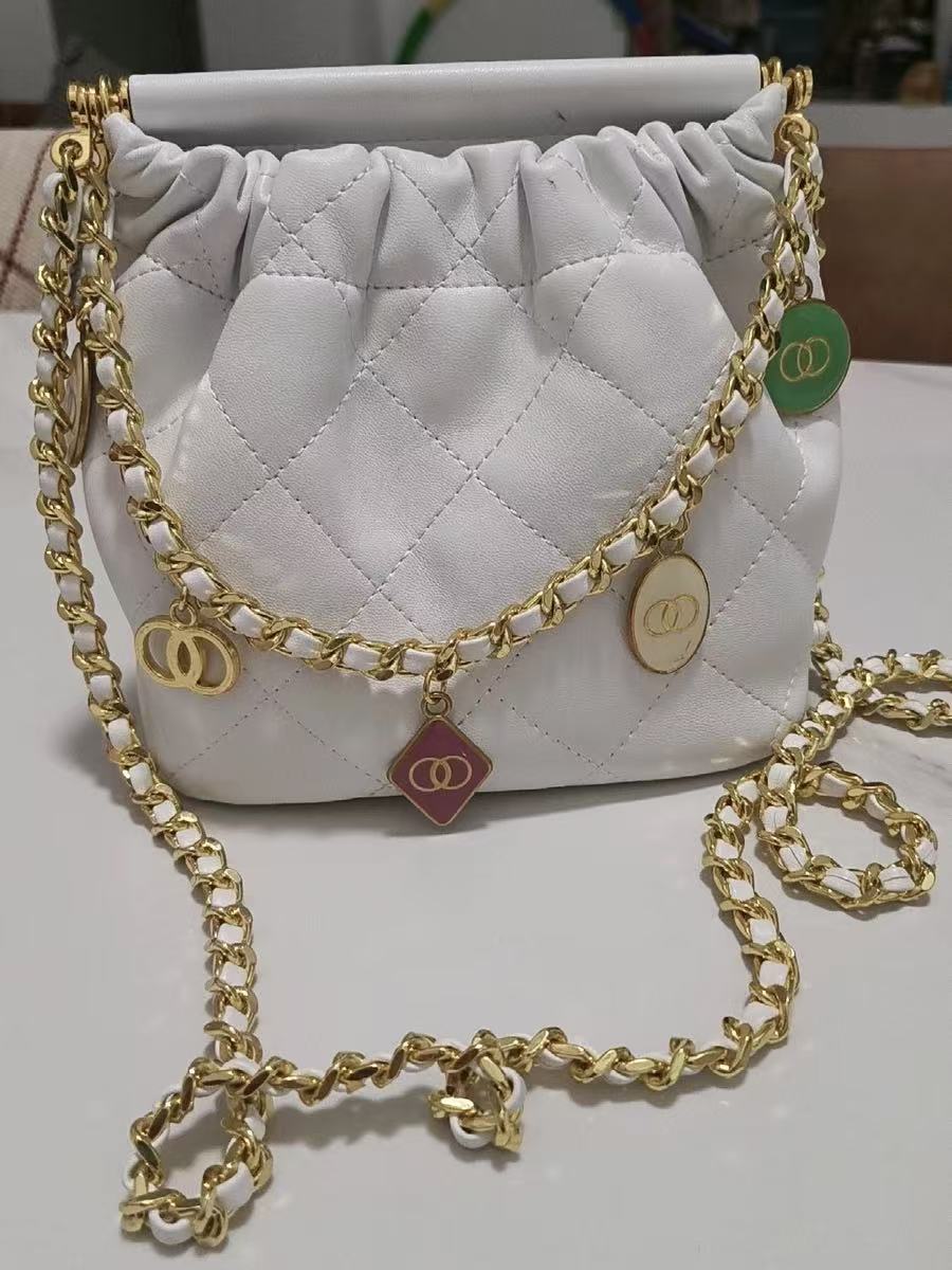 Damen Leder gesteppt Kette Crossbody Bucket Bag photo review