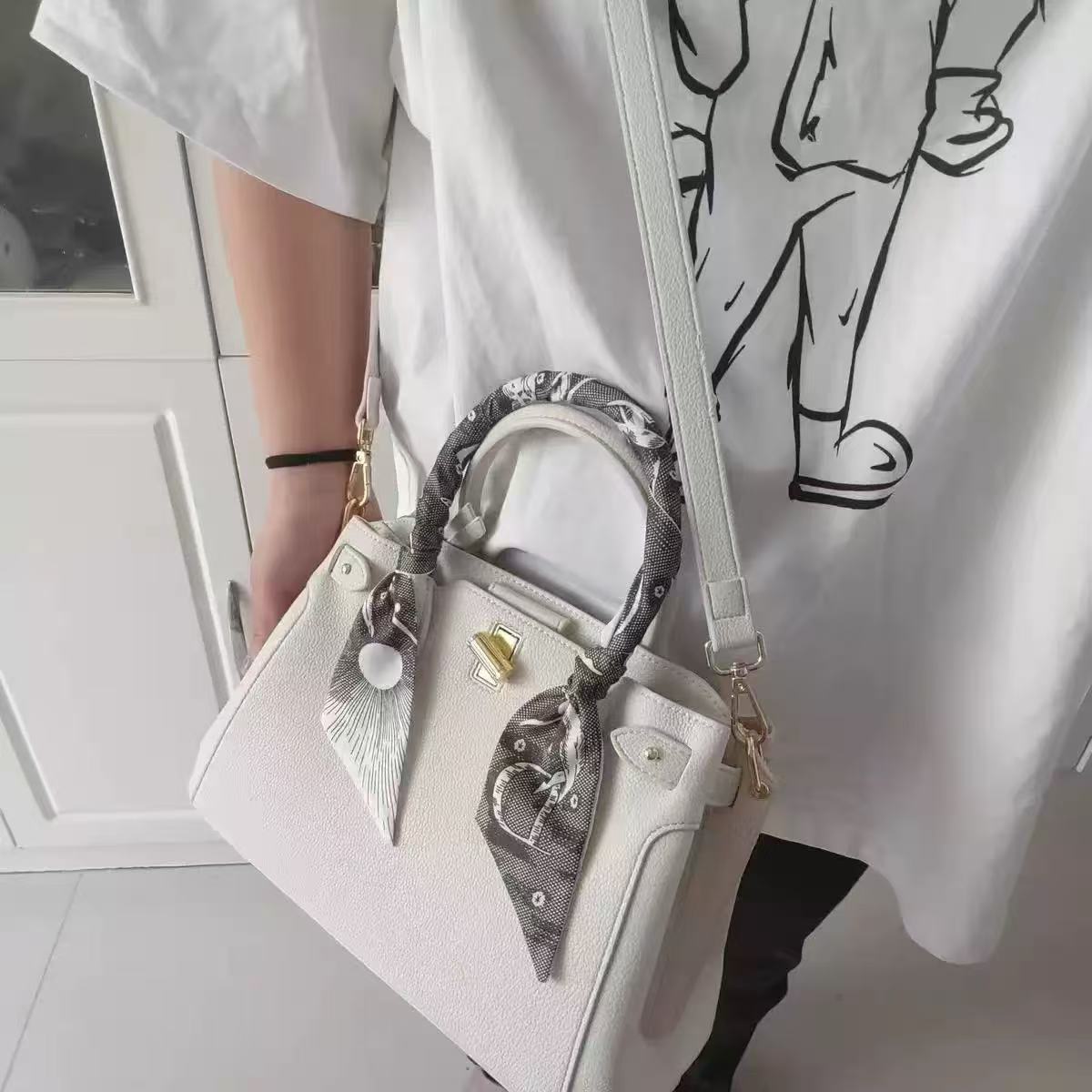 Women's Minimalist Genuine Leather Crossbody Top Handle Bag with Lock Buckle photo review