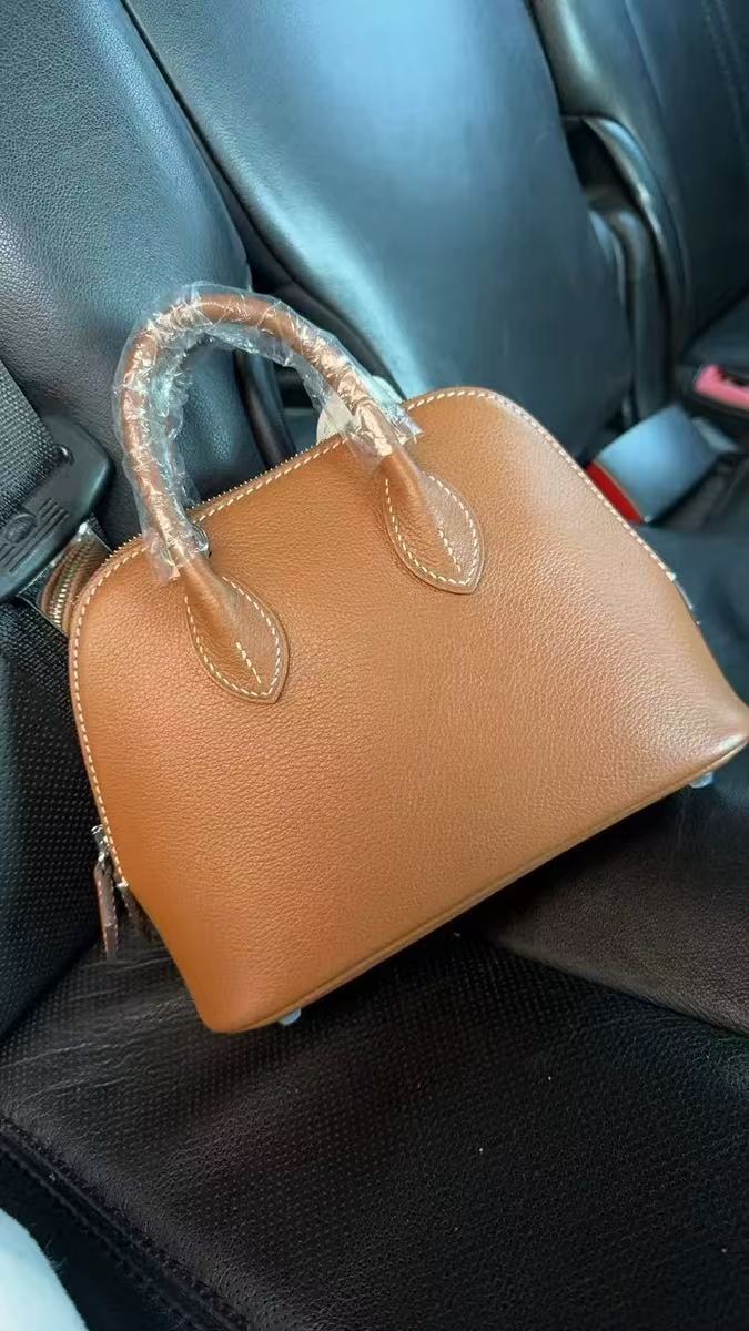 Minimalistische Handtasche aus echtem Leder in Muschelform für Damen photo review