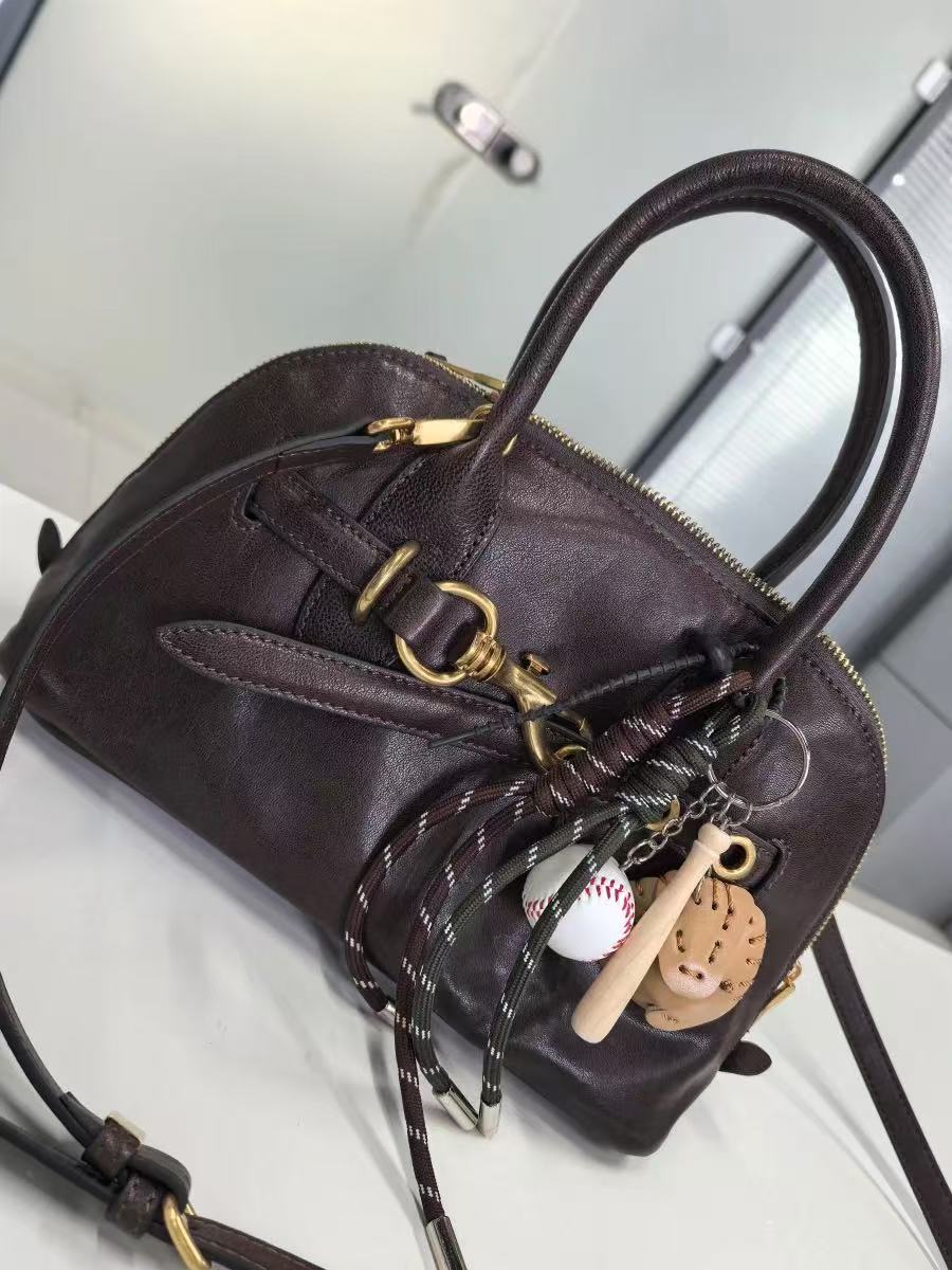Women's Vintage Leather Shell-Shaped Handbag photo review