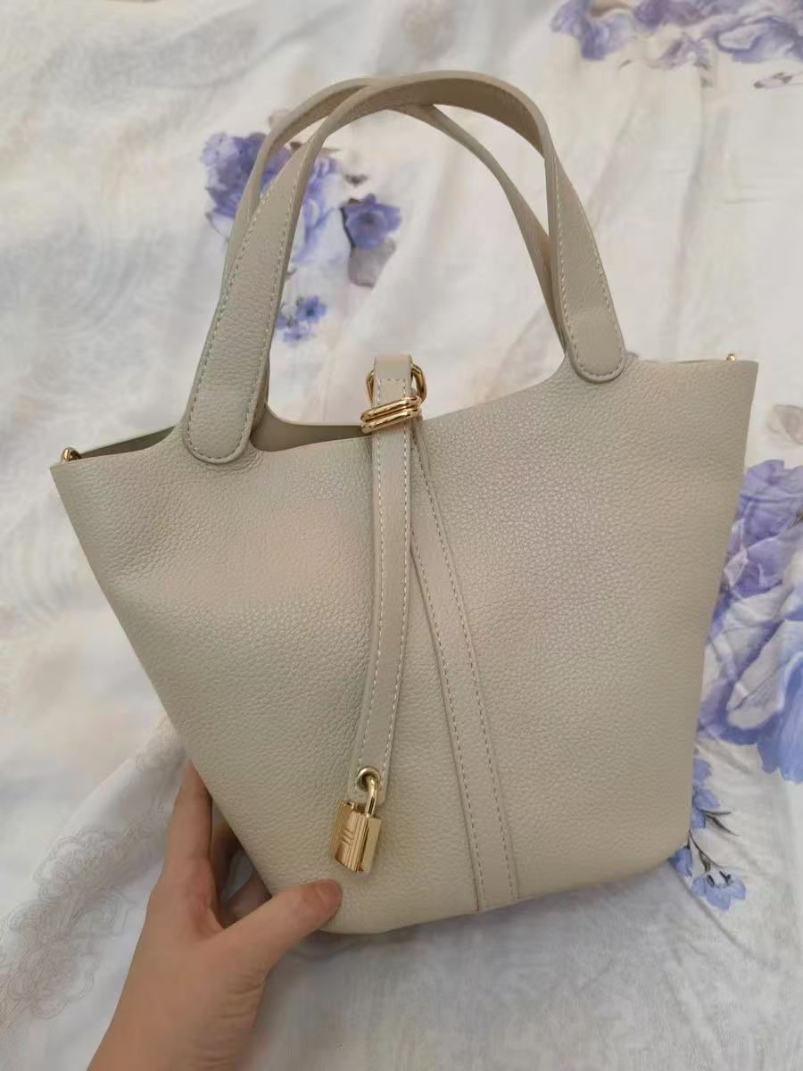 Damen Mini PU Material Schloss Schnalle Crossbody Tote Eimer Tasche photo review