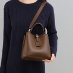 Damen Echtes Leder Schnallenverschluss Schulter Bucket Bag