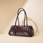 Minimalistische Baguette-Tasche aus echtem Leder in Kissenform für Damen