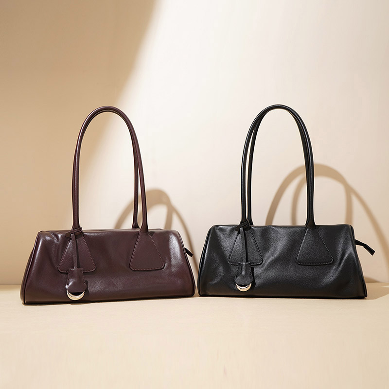 Minimalistische Baguette-Tasche aus echtem Leder in Kissenform für Damen