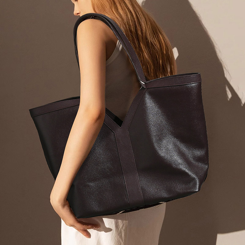 Minimalistische V-förmige Tote Tasche aus echtem Leder für Damen