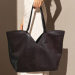 Minimalistische V-förmige Tote Tasche aus echtem Leder für Damen