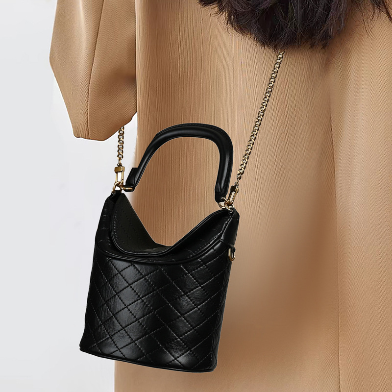 Minimalistische Damen Leder Crossbody Kette gesteppte Beuteltasche