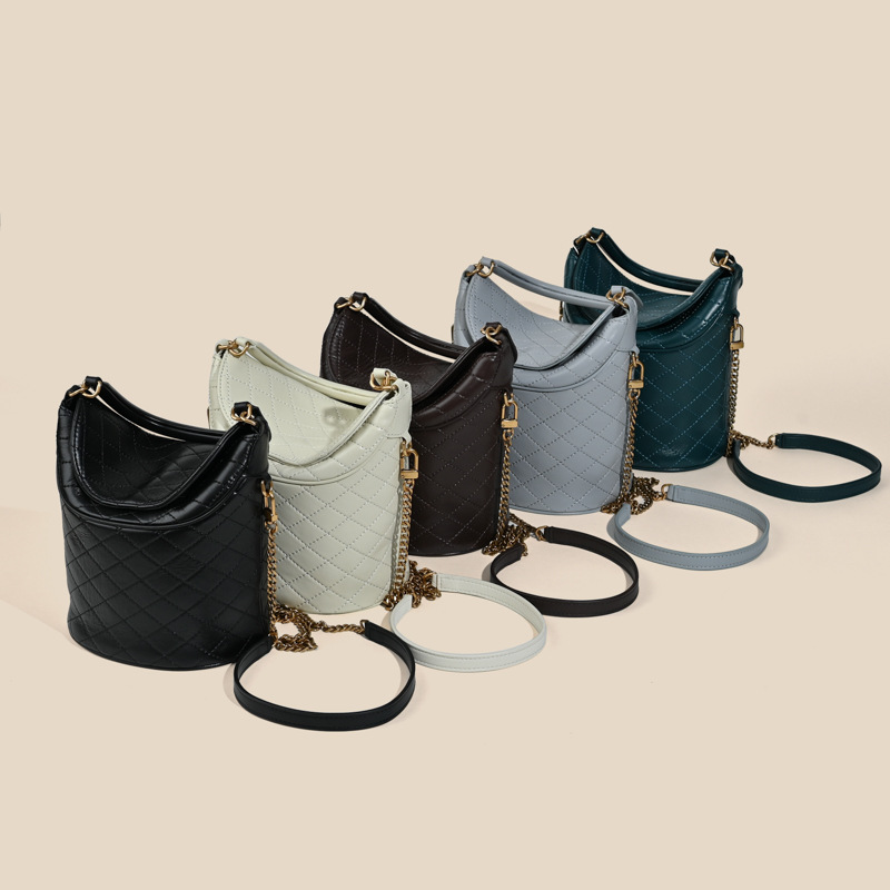 Minimalistische Damen Leder Crossbody Kette gesteppte Beuteltasche