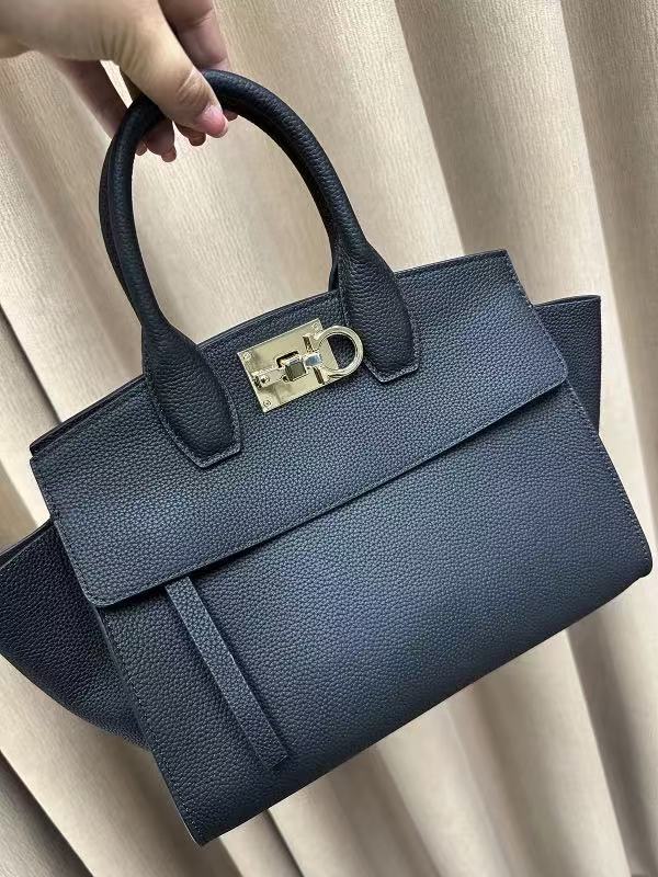 Sac à main vintage en cuir véritable en forme d'aile avec fermeture à clé pour femmes photo review