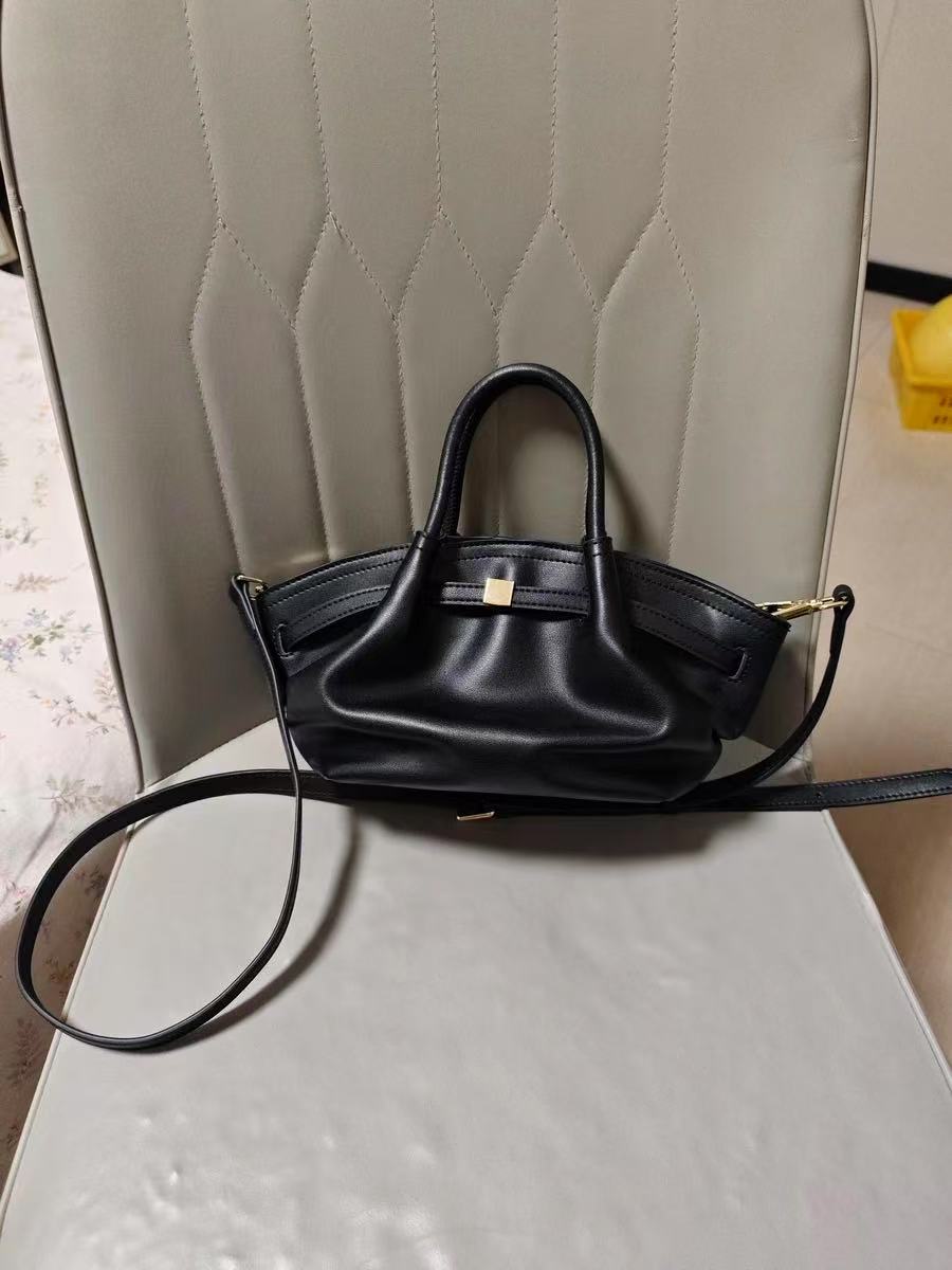 Minimalistische Crossbody-Tasche aus echtem Leder in Knödelform für Frauen photo review