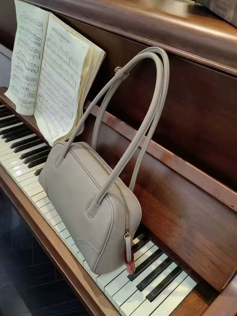 Minimalistische Baguette-Schultertasche aus echtem Leder mit Reißverschluss für Damen photo review