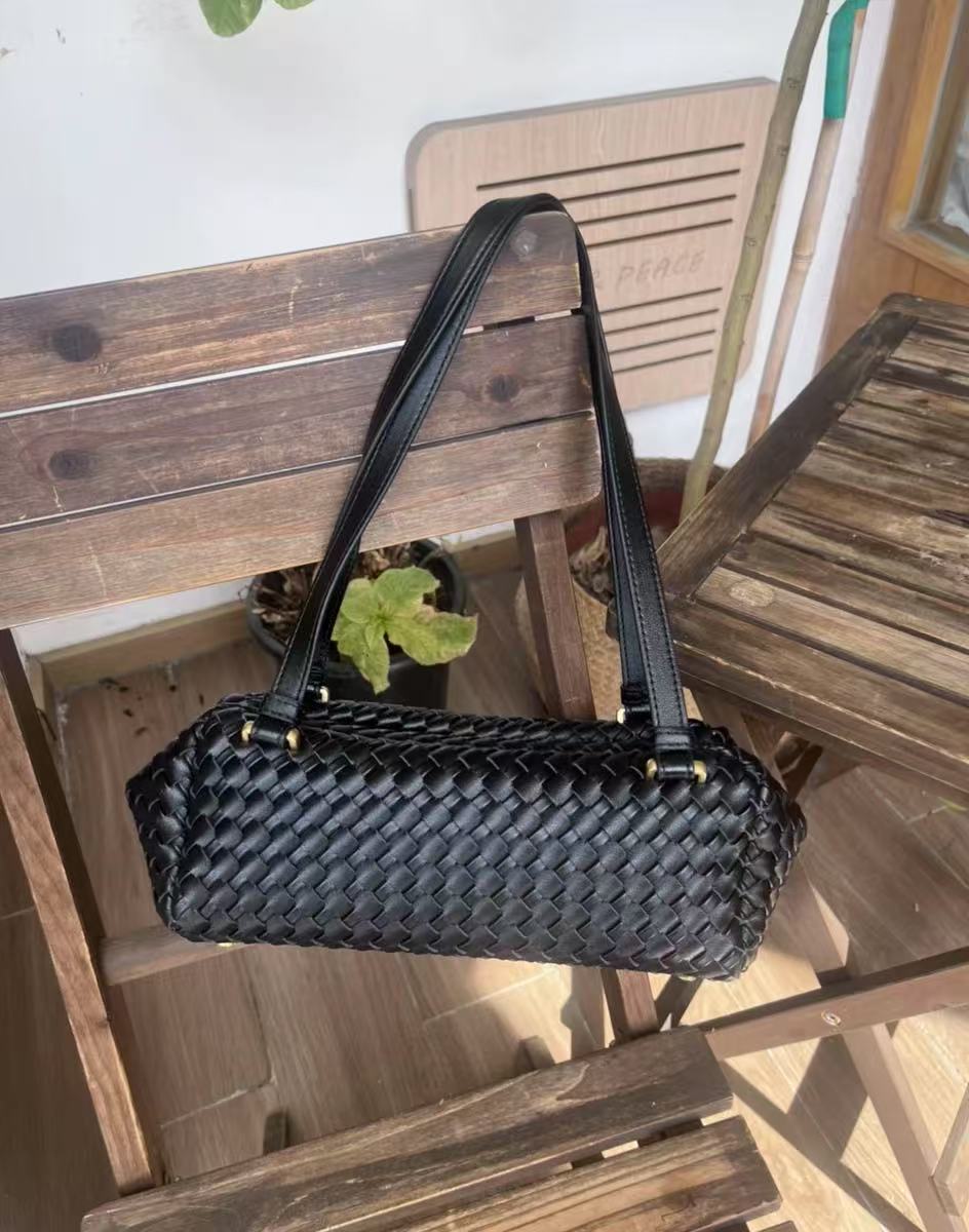Women's Minimalist Woven Genuine Leather Shoulder Bag photo review