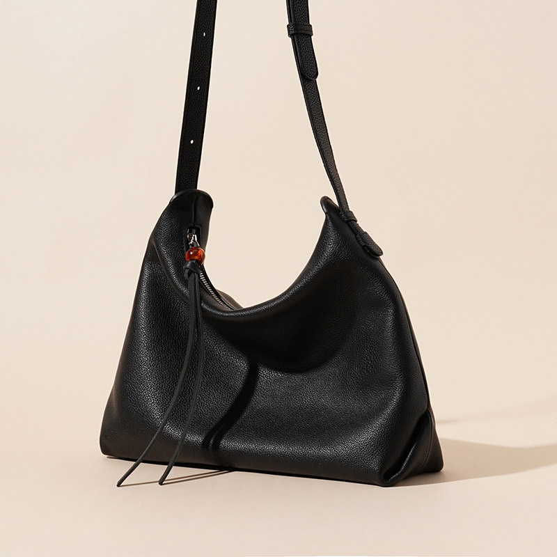 Schwarze Minimalistische Damen Echtleder Hobo Tasche mit Reißverschluss