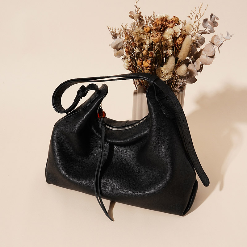 Schwarze Minimalistische Damen Echtleder Hobo Tasche mit Reißverschluss
