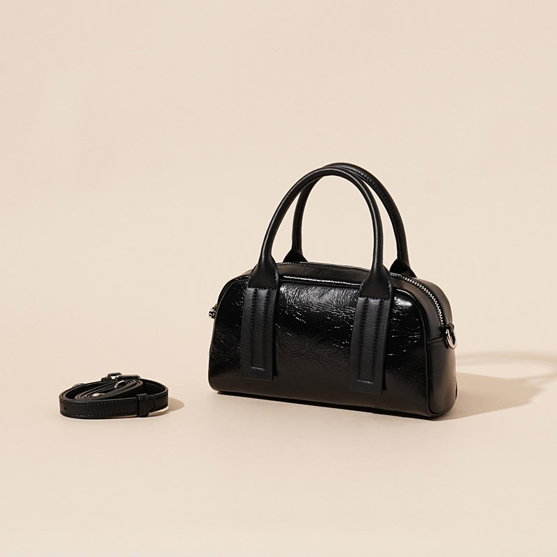 Minimalistische Crossbody Handtasche aus echtem Leder in Kissenform für Damen