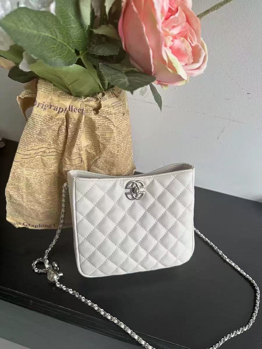 Women's Quilted Genuine Leather Minimalist Chain Shoulder Bag photo review