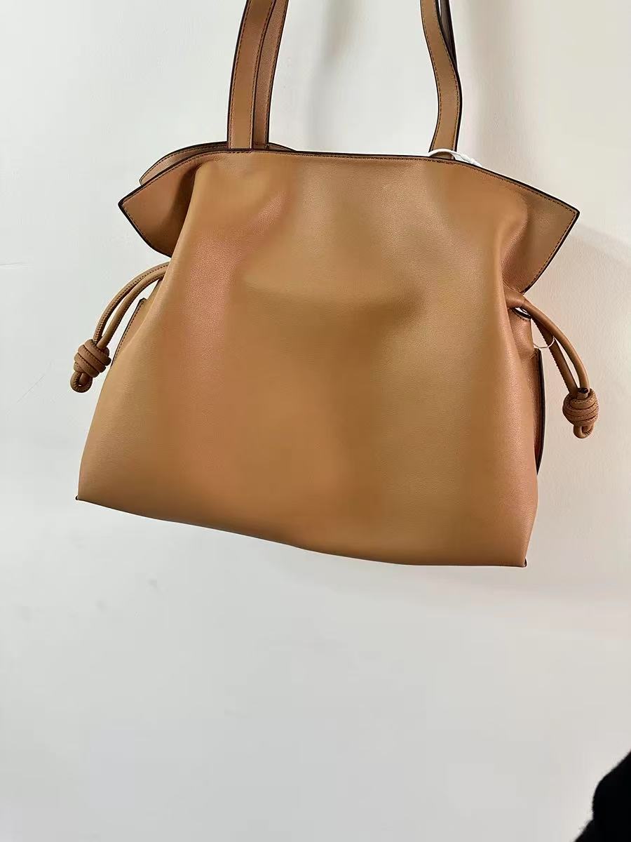 Women's Minimalist Genuine Leather Drawstring Pleated Crossbody Shoulder Bucket Bag photo review
