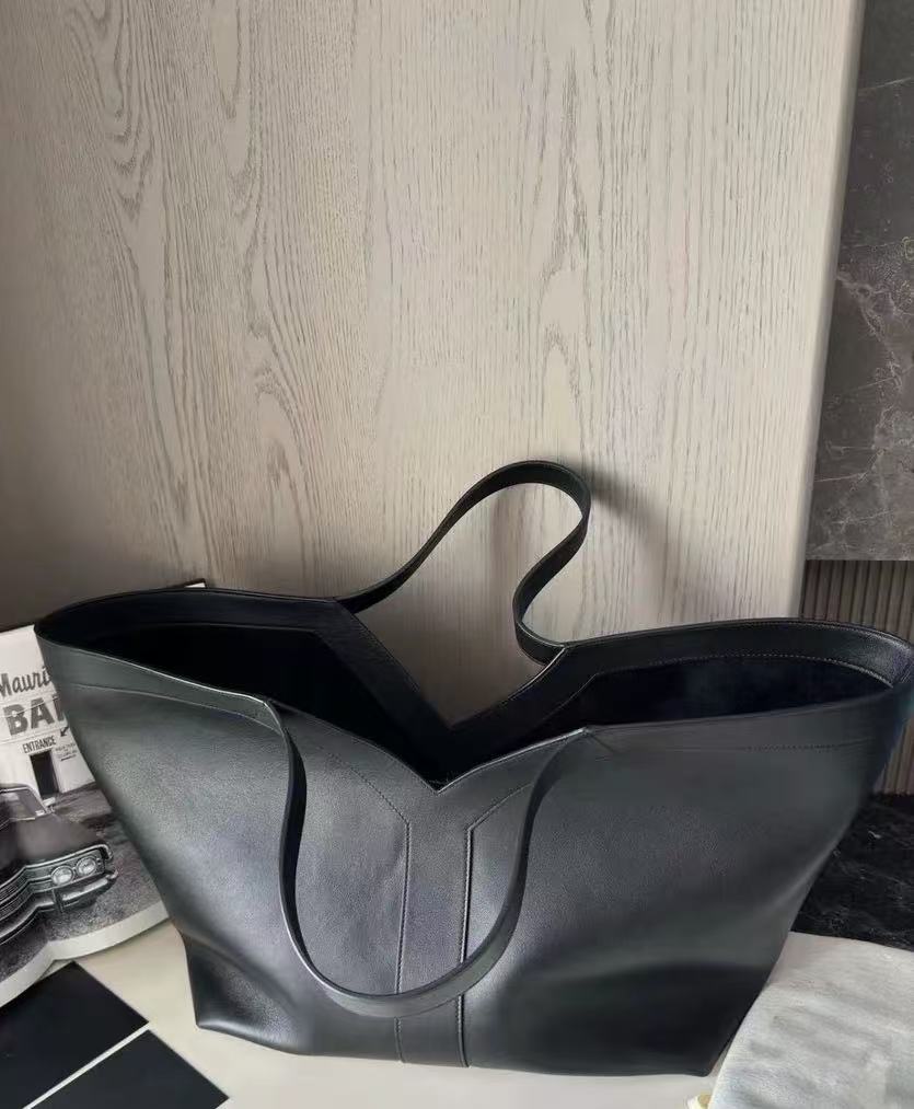 Minimalistische V-förmige Tote Tasche aus echtem Leder für Damen photo review