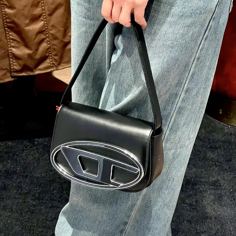 Women's Letter D Genuine Leather Baguette Shoulder Bags