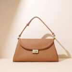 Minimalistische Damenhandtasche aus echtem Leder mit Schloss