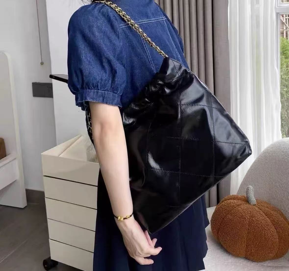 Women's Genuine Leather Chains Quilted Hobo Bags photo review