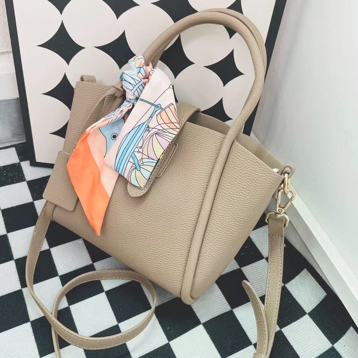 Women's Minimalist Genuine Leather Lock Crossbody Tote Bag photo review