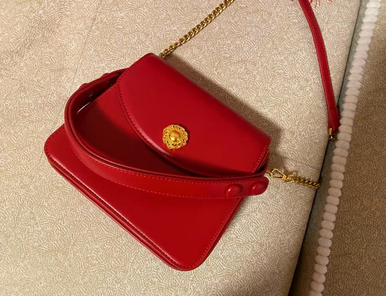 Damen Vegane Leder Umhängetasche mit Crossbody-Ketten photo review