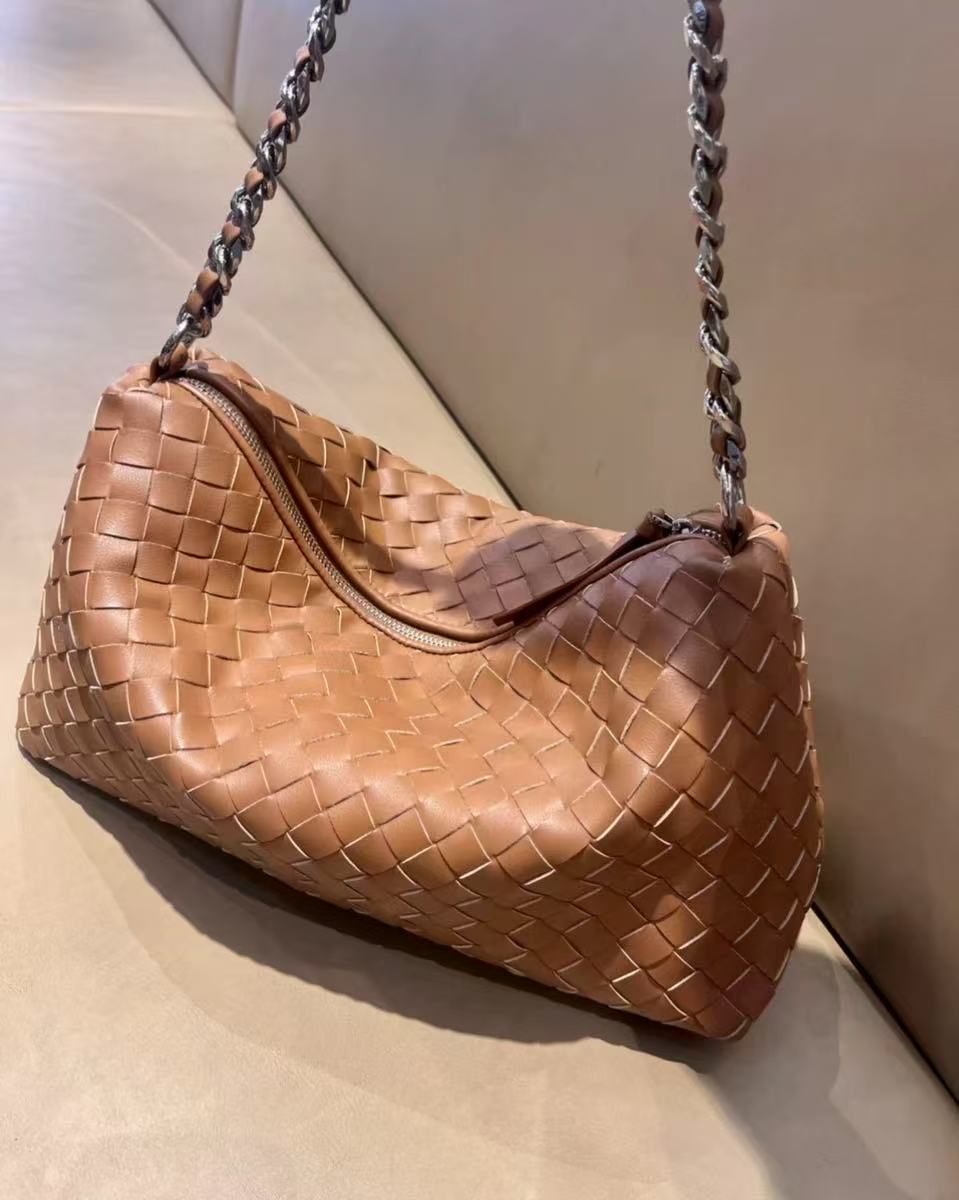 Sac hobo à bandoulière en cuir véritable tressé pour femmes photo review