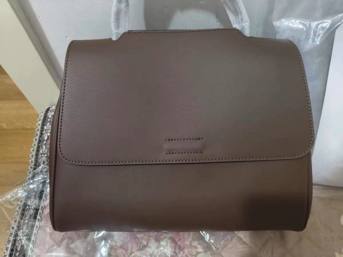Women's Vintage Genuine Leather Magnetic Flap Top Handle Bag photo review
