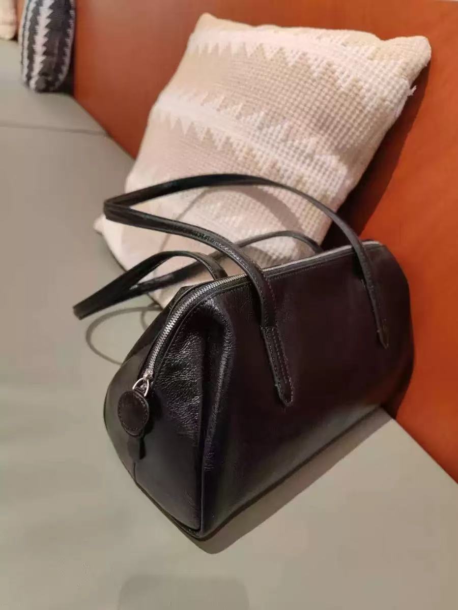 Women's Vintage Genuine Leather Pillow-Shaped Shoulder Bag photo review