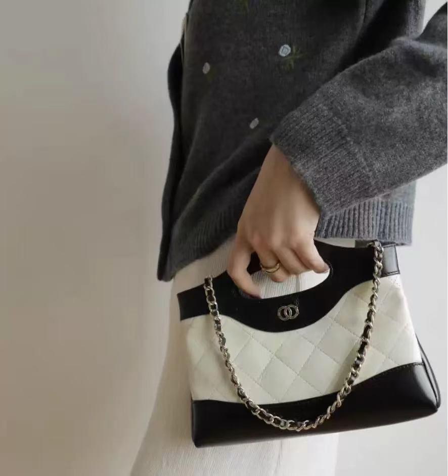 Women's Vintage Quilted Crossbody Chain Handbag in Wax Genuine Leather photo review