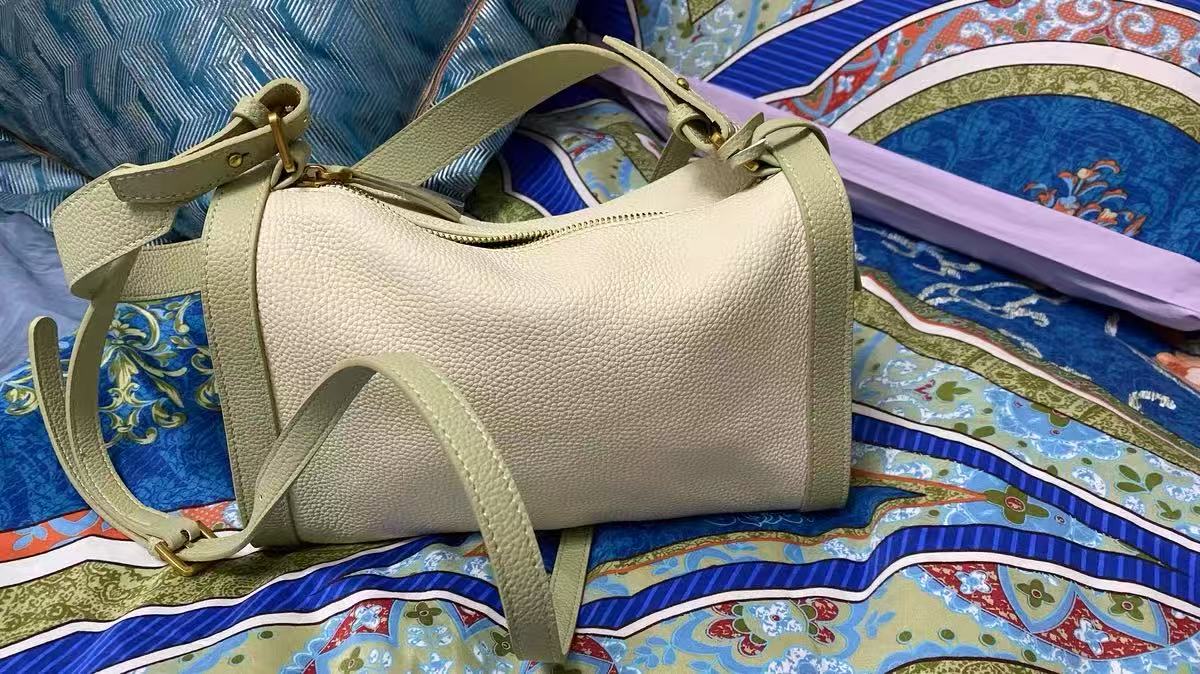 Sacs à bandoulière minimaux en cuir véritable pour femmes photo review