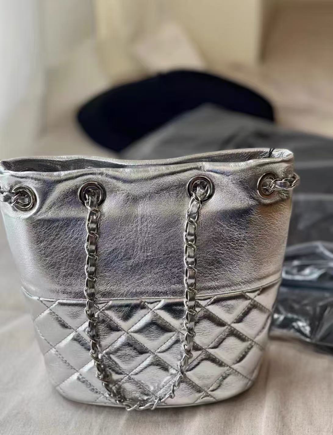 Women's Quilted Genuine Leather Minimalist Crossbody Chain Bucket Bags photo review