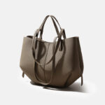 Sac à main en cuir véritable avec fermeture magnétique