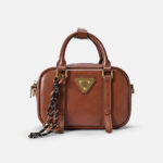 Minimalistische Damen Tasche mit kissenförmigem Griff aus echtem Leder