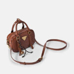 Minimalistische Damen Tasche mit kissenförmigem Griff aus echtem Leder