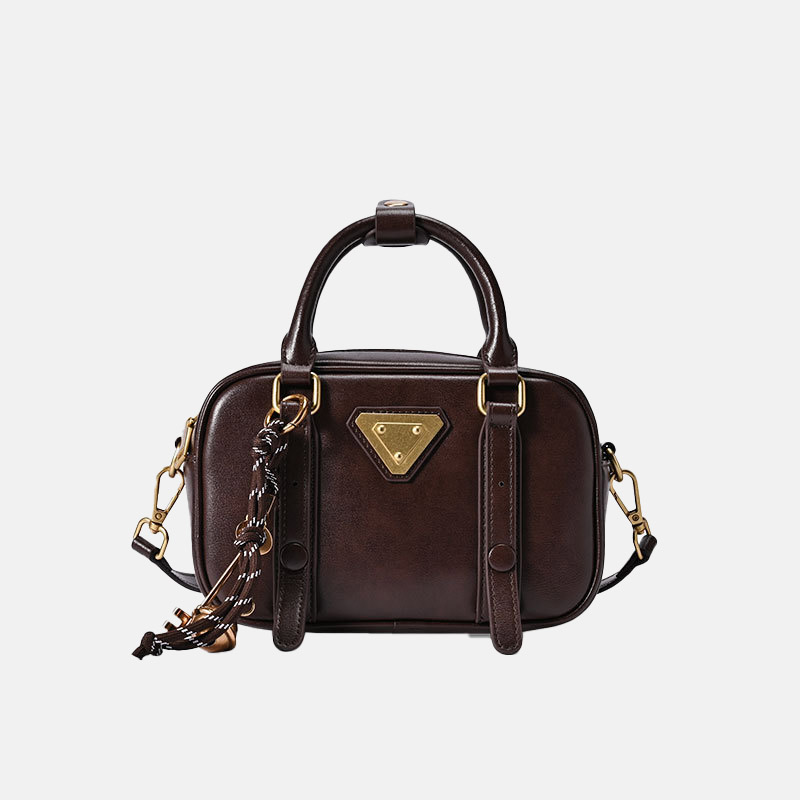 Minimalistische Damen Tasche mit kissenförmigem Griff aus echtem Leder