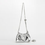 Minimalistische Damen Echtleder geraffte wolkenförmige Crossbody Kettentasche