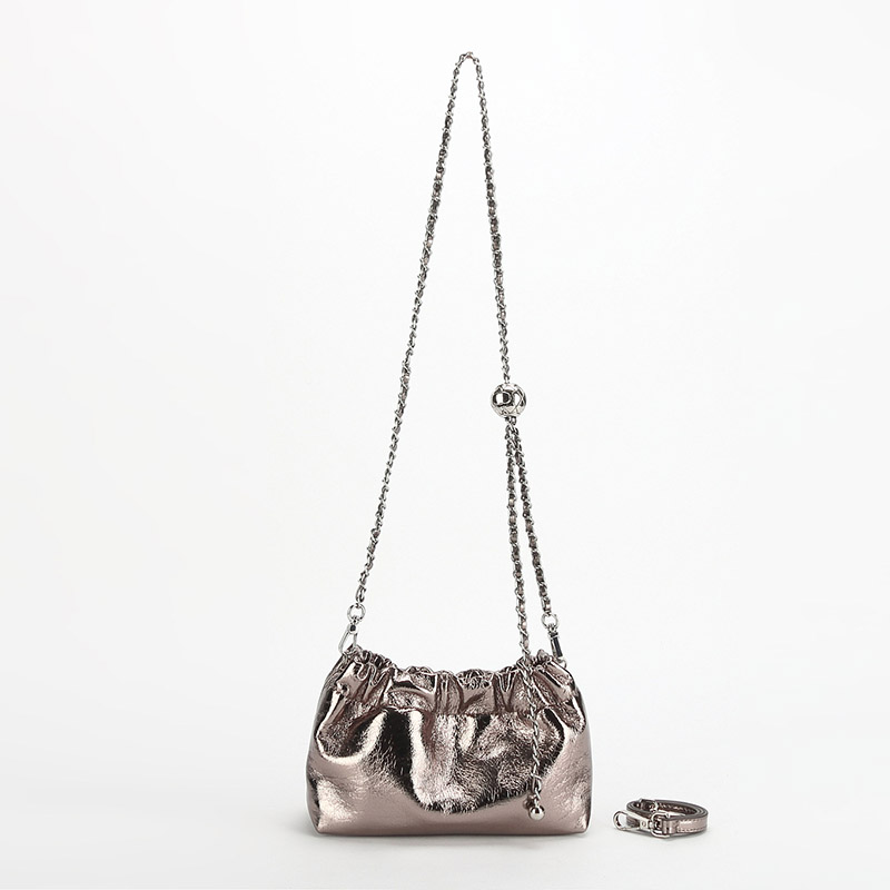 Minimalistische Damen Echtleder geraffte wolkenförmige Crossbody Kettentasche