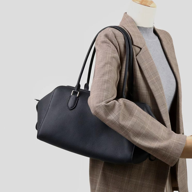 Women's Vintage Genuine Leather Zippered Baguette Handbag