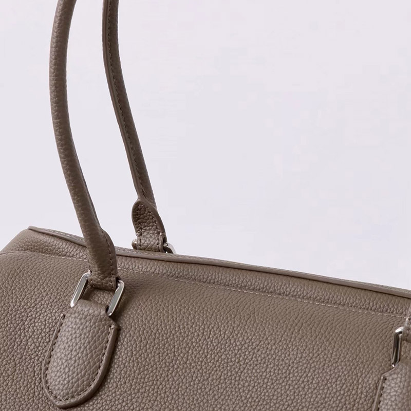 Women's Vintage Genuine Leather Zippered Baguette Handbag