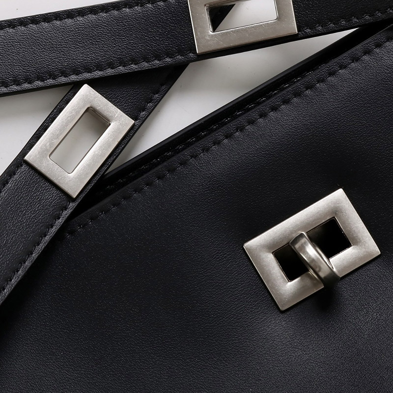 Women's Vintage Leather Lock-Clasp Shoulder Baguette Bag