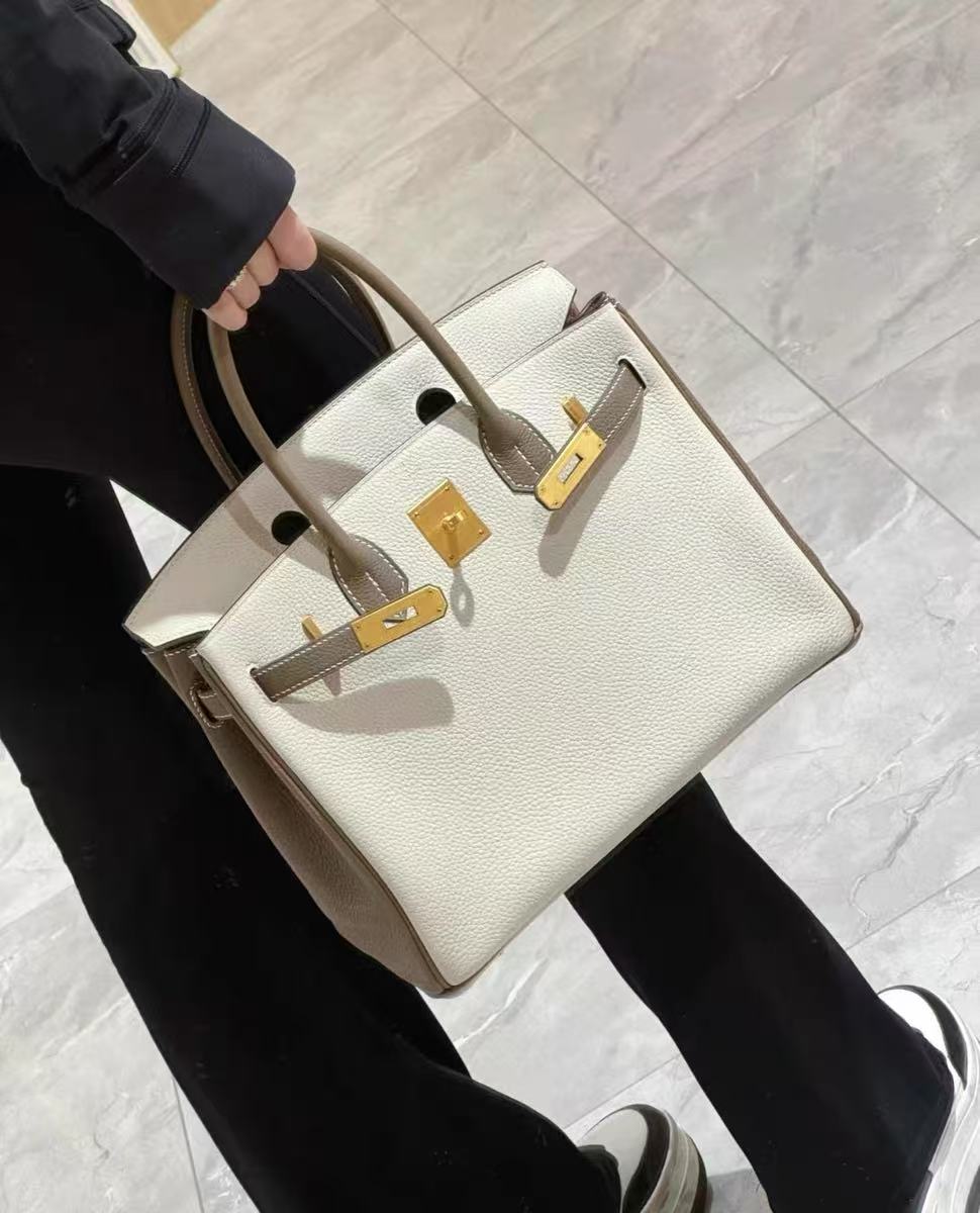 Damen Vollnarbenleder Color-Block Gold Lock Closure Henkeltasche mit Schlüssel & Schloss und Schlüsselriemen photo review